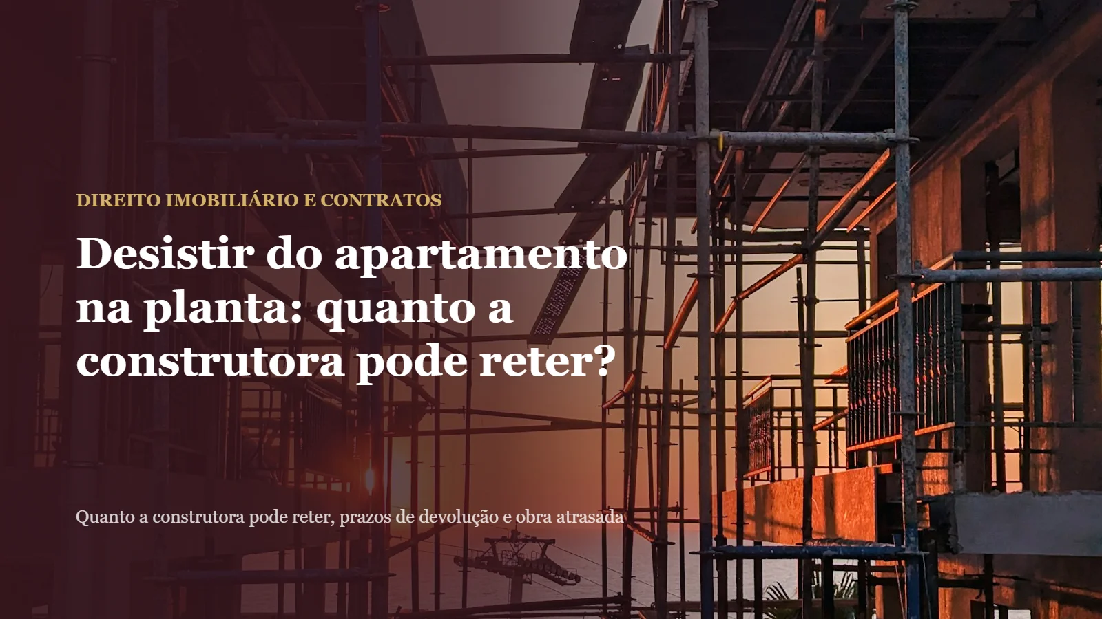 Desistir do apartamento na planta: prédio em construção com andaimes