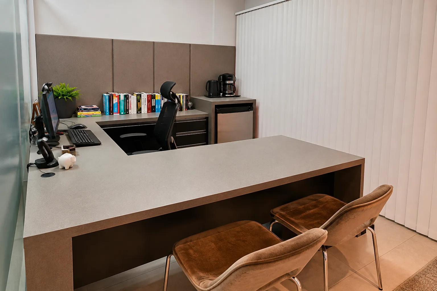 Sala de reunião do Schroeder Advogados em Camboriú