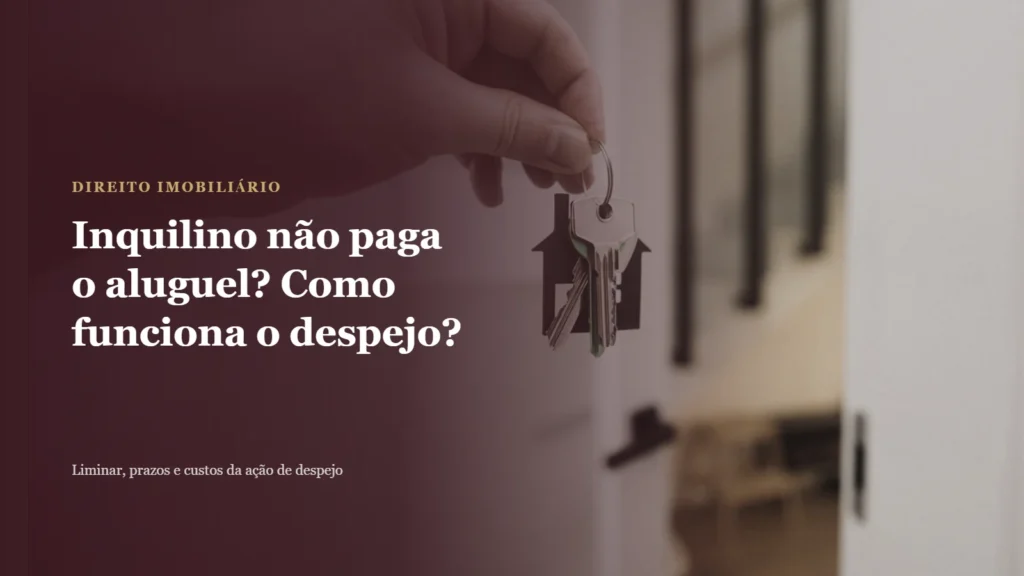 Inquilino não paga aluguel: mão entregando chaves diante de uma porta aberta