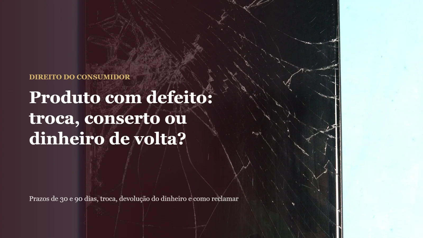 Produto com defeito: celular com a tela quebrada sobre superfície azul